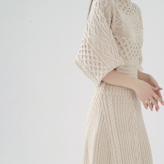 秋季和冬季連衣裙，高端針織長裙，外磨損設計，腰包臀部裙子，長裙