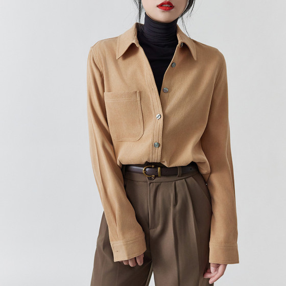 Maillard風格的秋季和冬季溫暖的複古拉絲燈芯絨寬鬆的苗條外部長袖襯衫女士分層襯衫