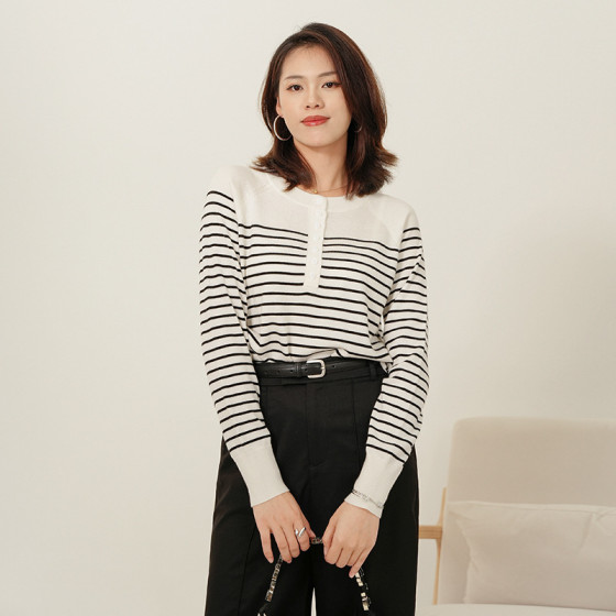經典的條紋半戴戴式長袖開衫，適合女性秋季rough頸毛衣
